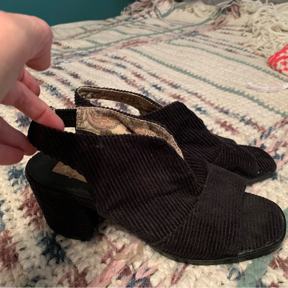 Band of Gypsies Jordan size 7 , black corduroy, open toe